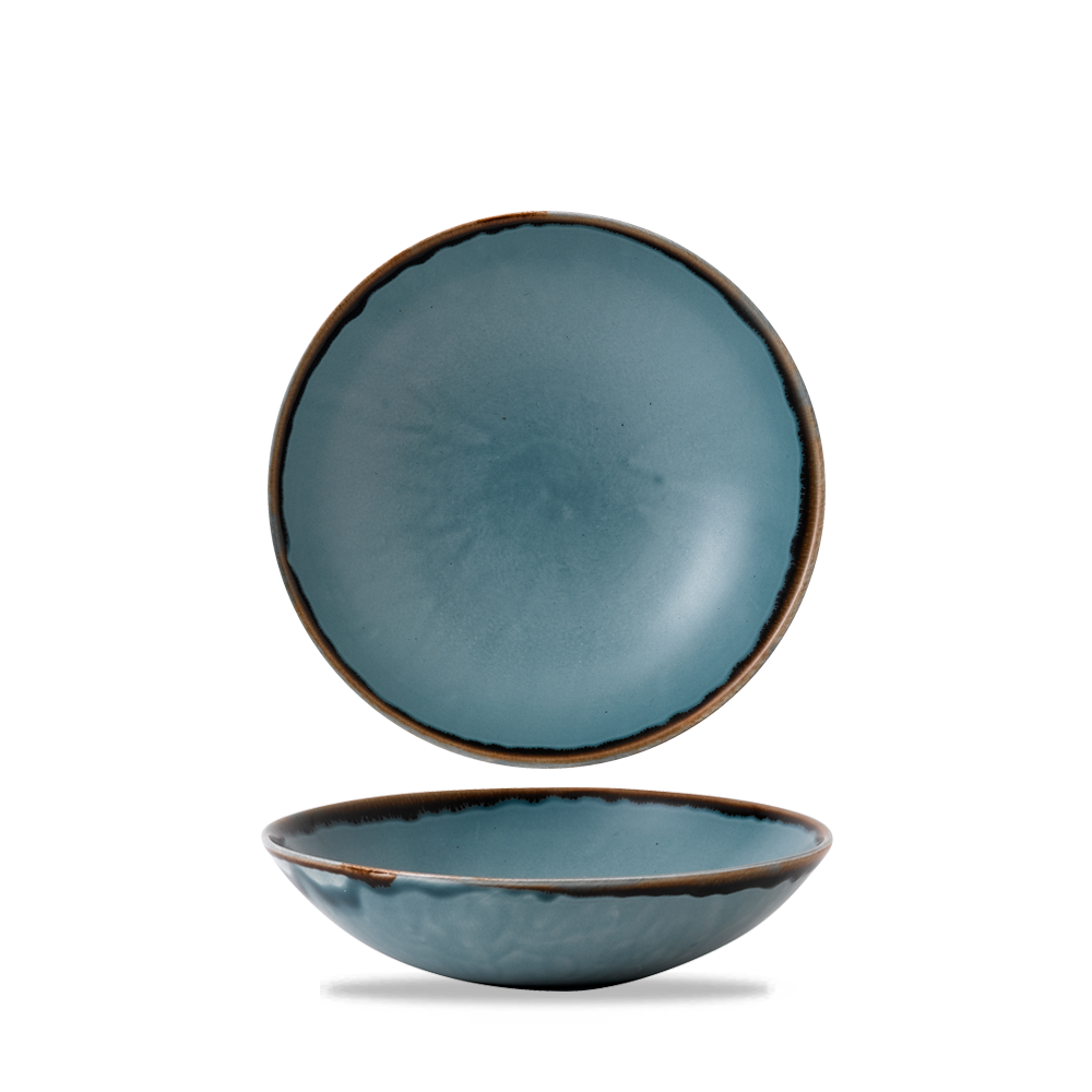 Zwei blaue Keramikteller, rustikales Design.