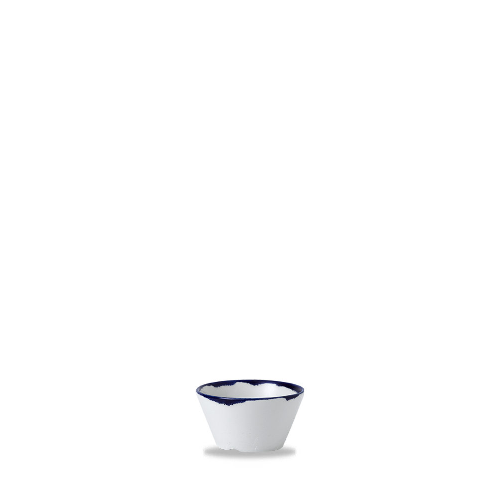 Weiße Schale mit blauem Rand.