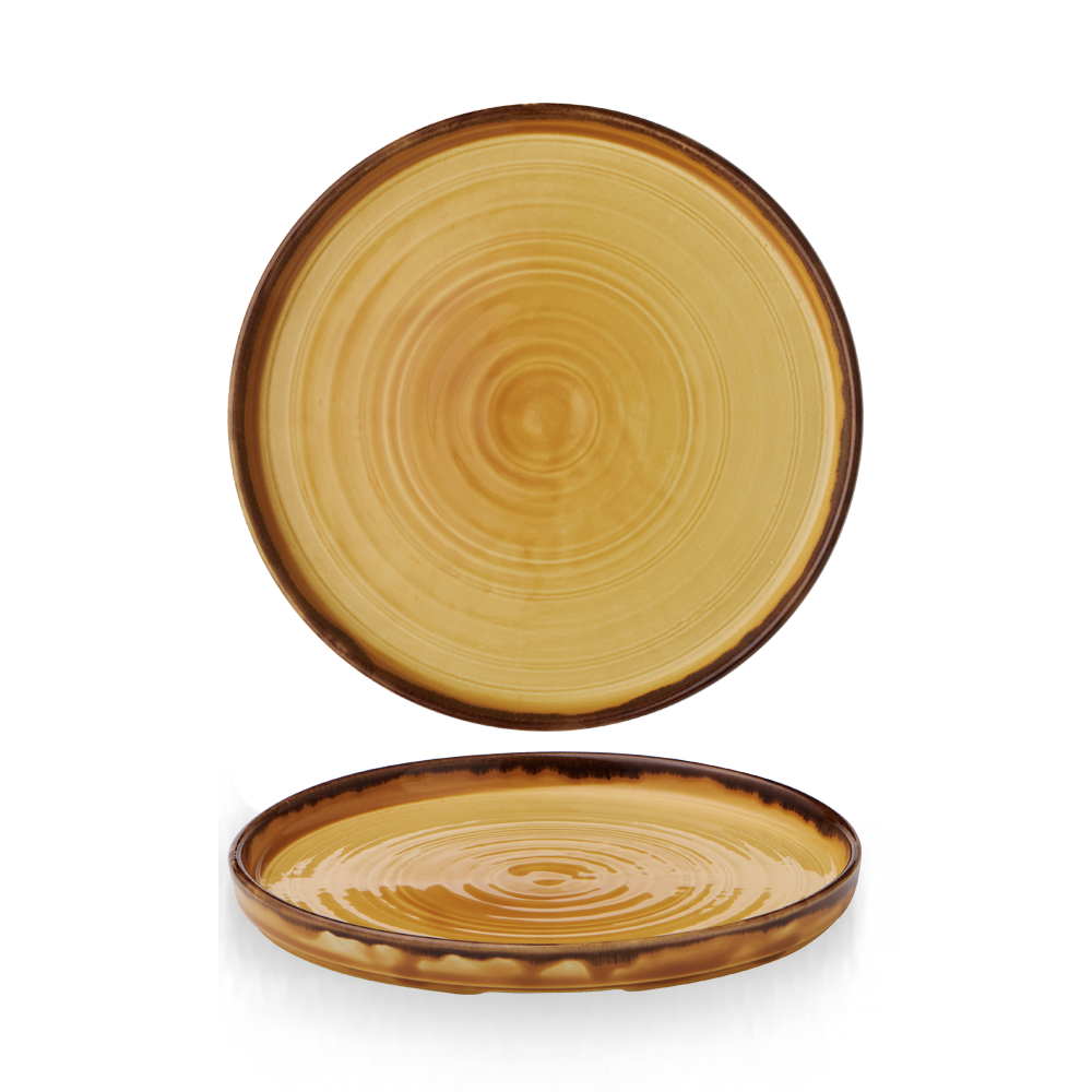 Zwei braune Teller, rustikales Design.