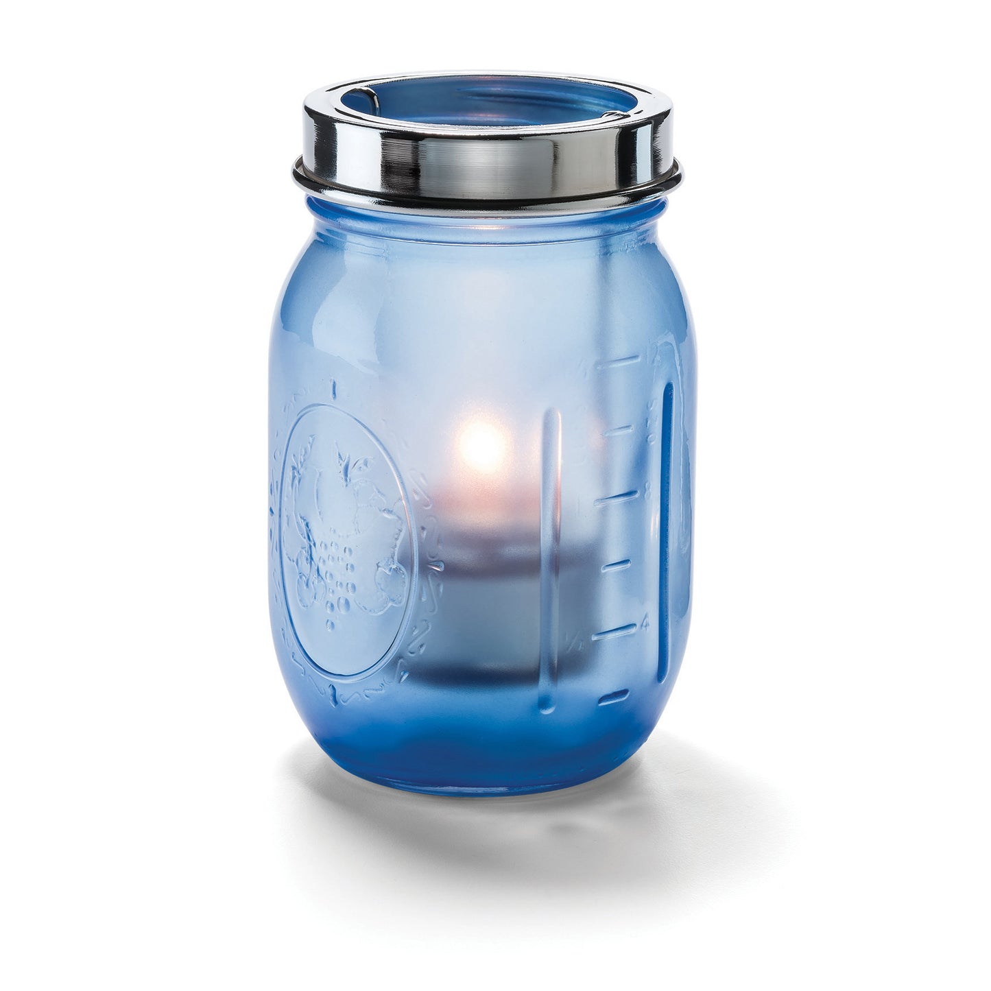 Blaues Glas mit Kerzenlicht.