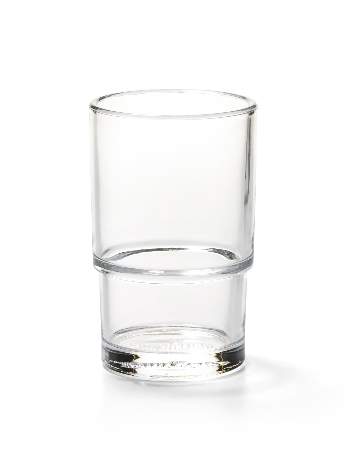 Leeres, stapelbares Trinkglas.