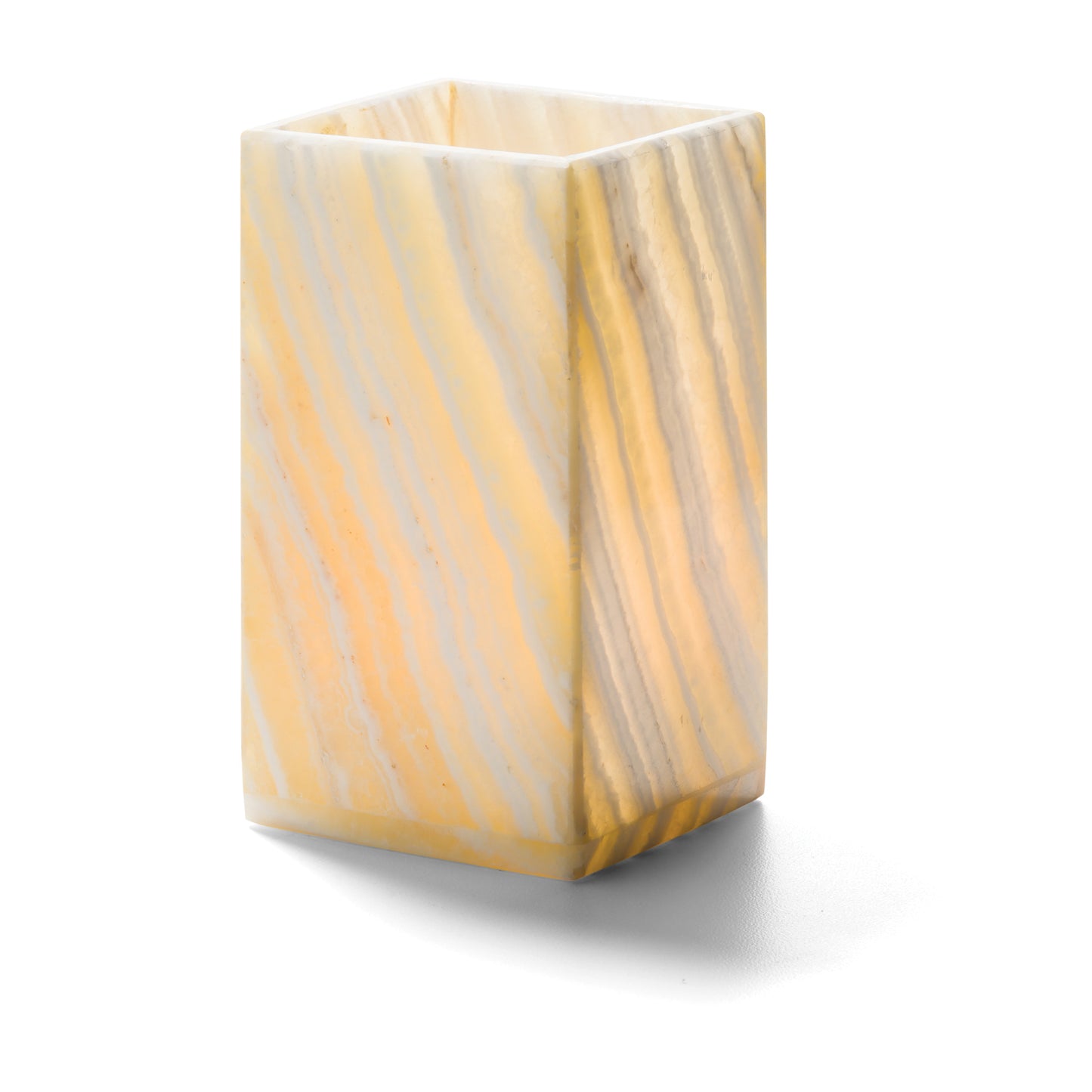 Marmorierter, rechteckiger Becher, leer.