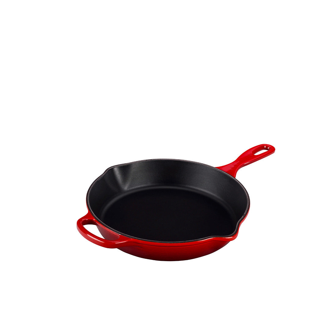 Rote gusseiserne Pfanne mit zwei Griffen.