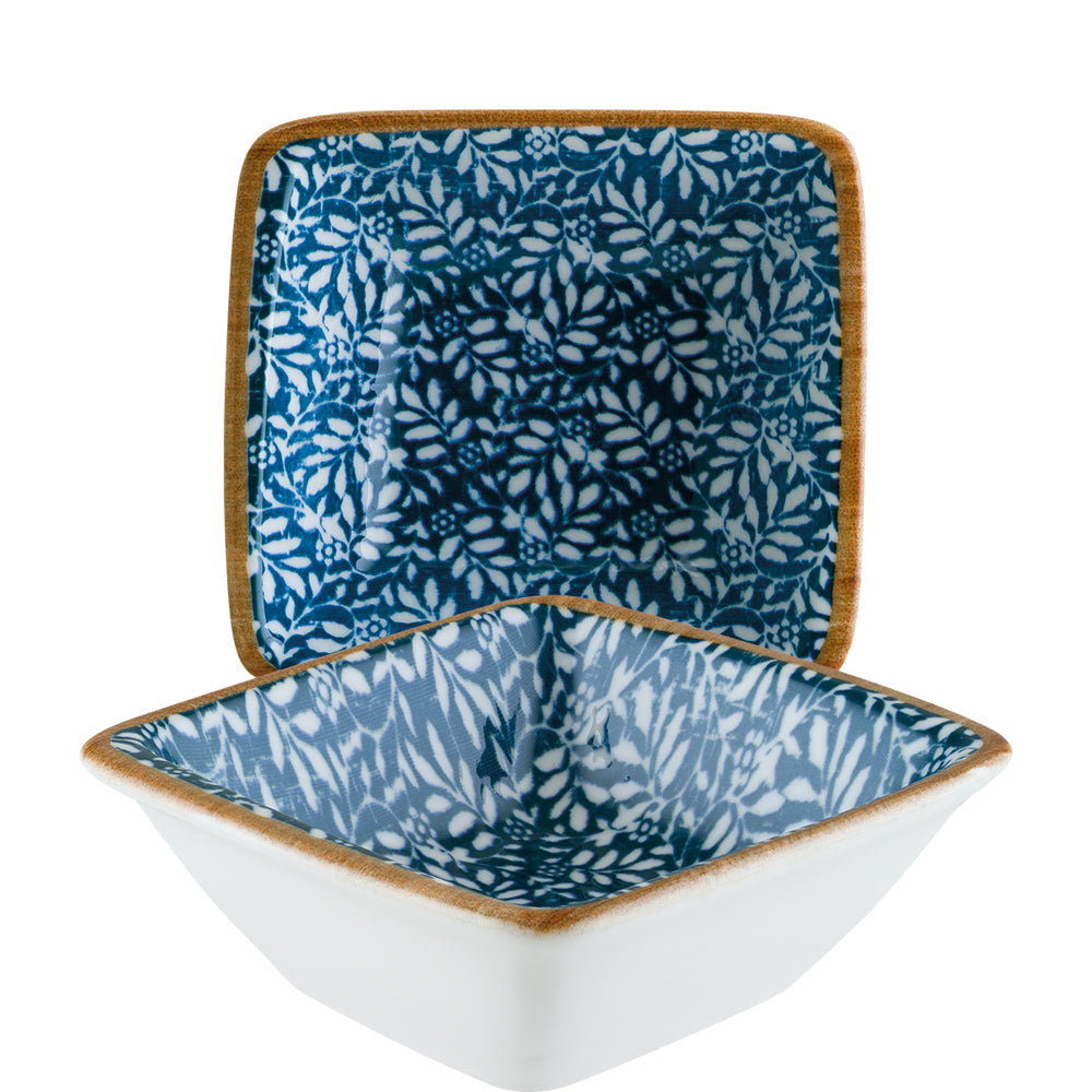 Zwei dekorative, quadratische Schalen.