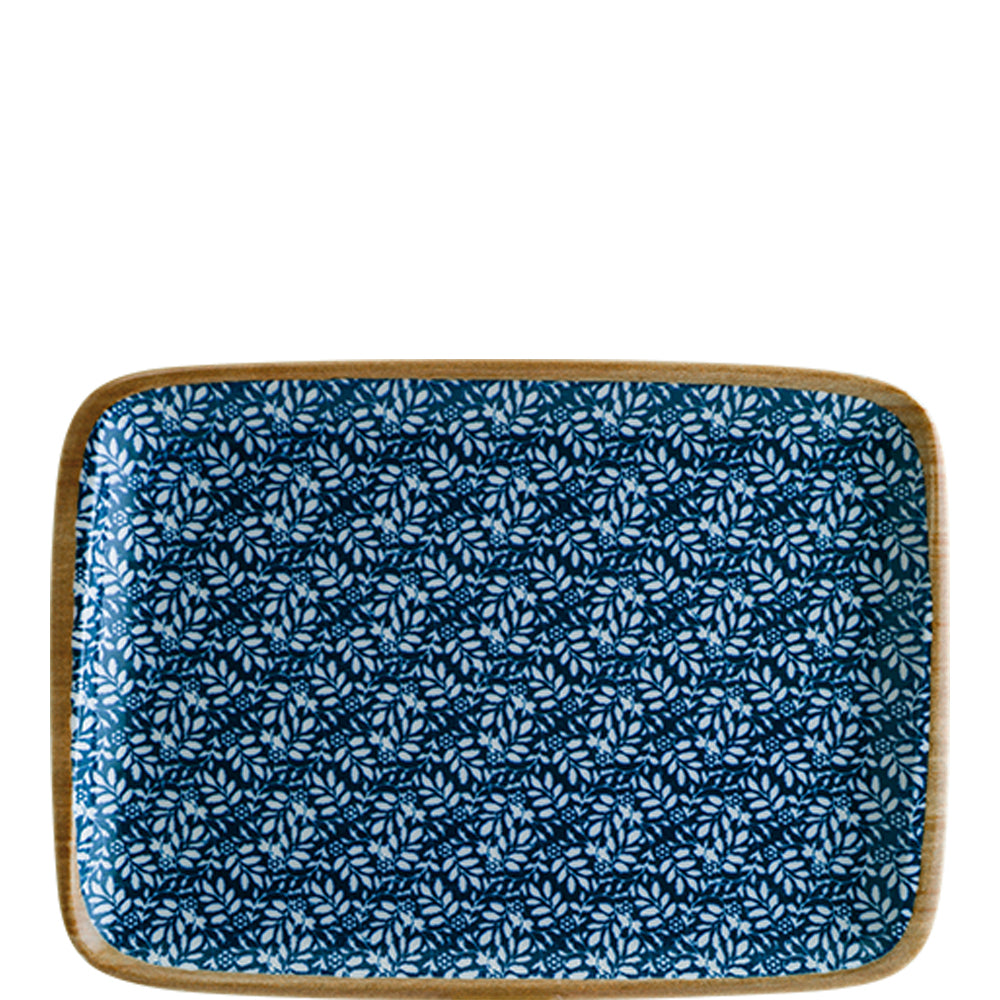 Rechteckiger Teller mit blauem Muster.