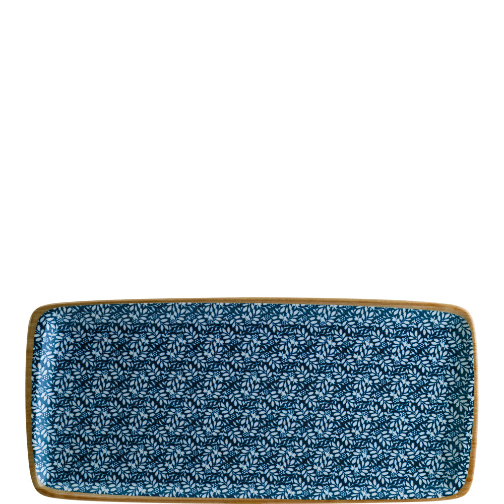 Rechteckiger Teller mit blauem Muster.