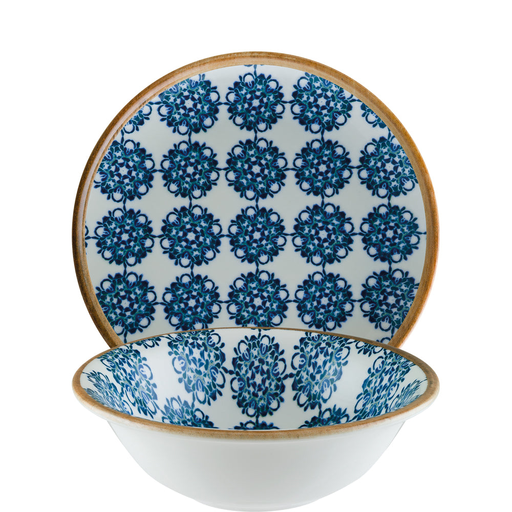 Teller und Schüssel mit Muster.