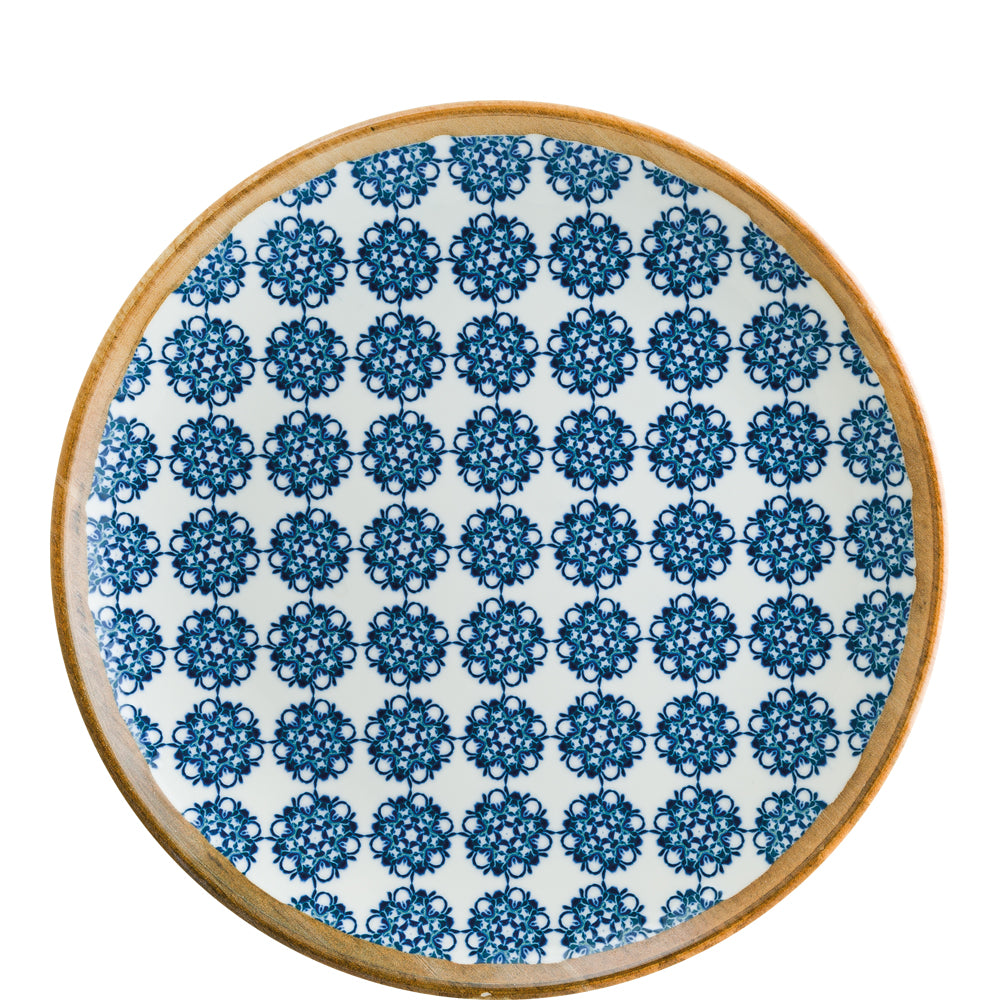 Teller mit blauem Muster.