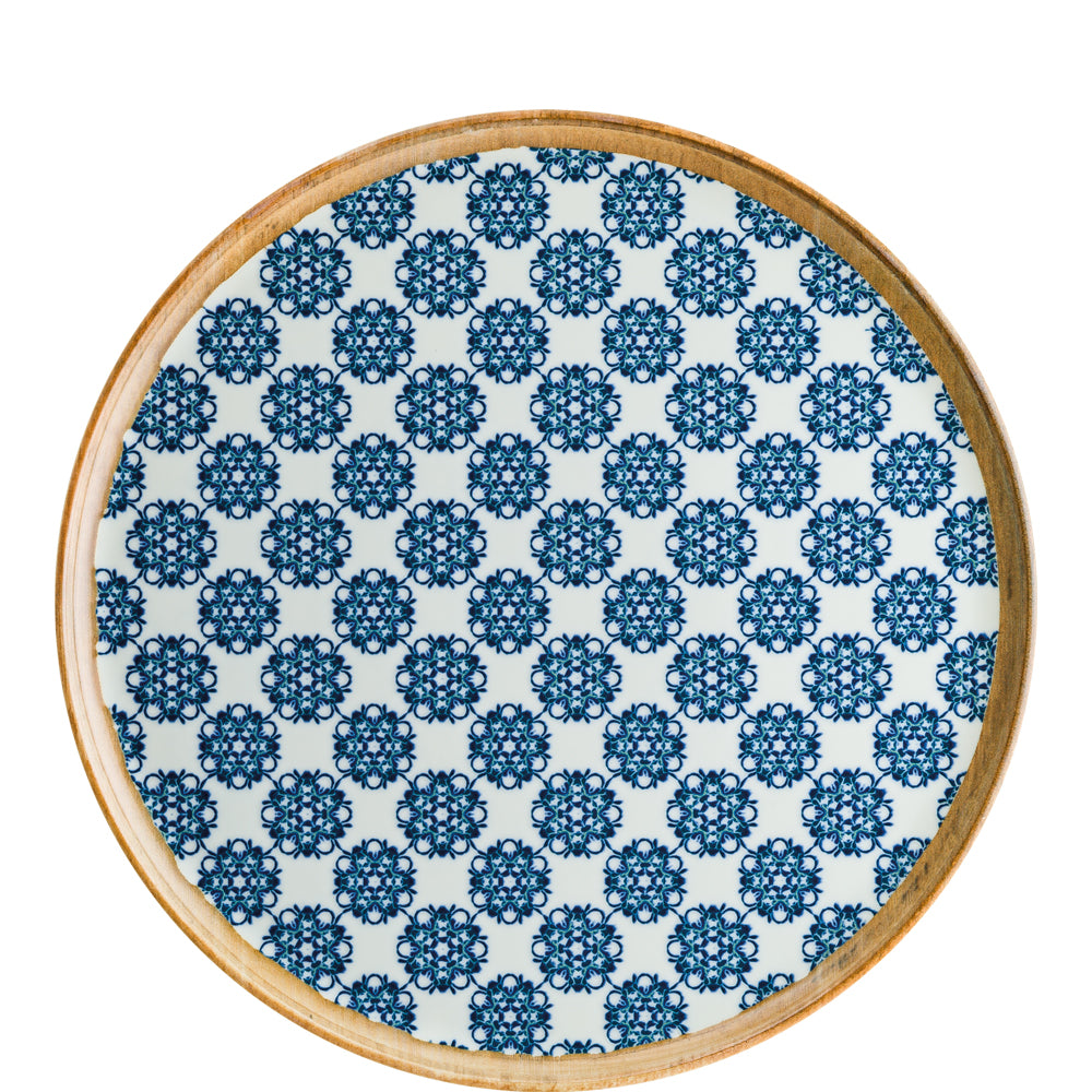 Teller mit blauem Muster.