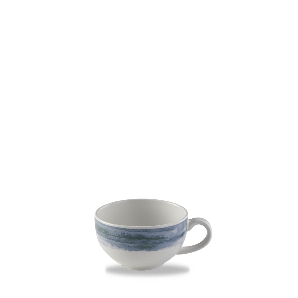 Weiße Tasse mit blauem Muster.