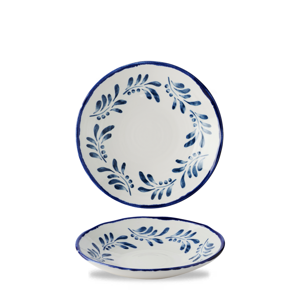 Zwei Teller mit blauem Muster.