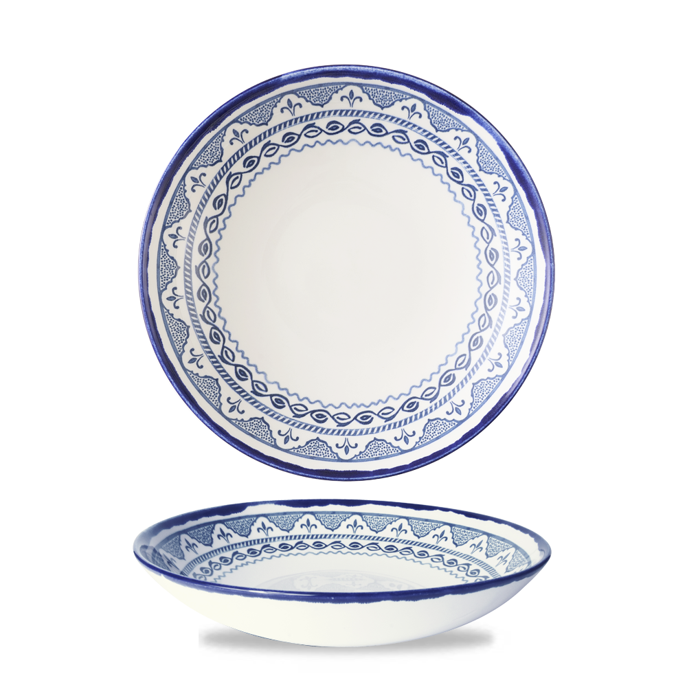 Zwei Teller mit blauem Muster.