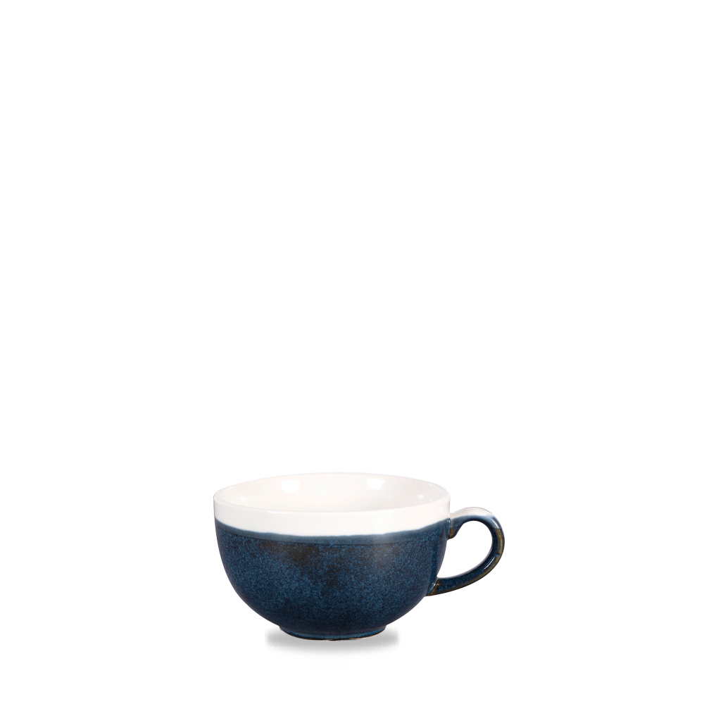 Blaue Tasse auf weißem Hintergrund.