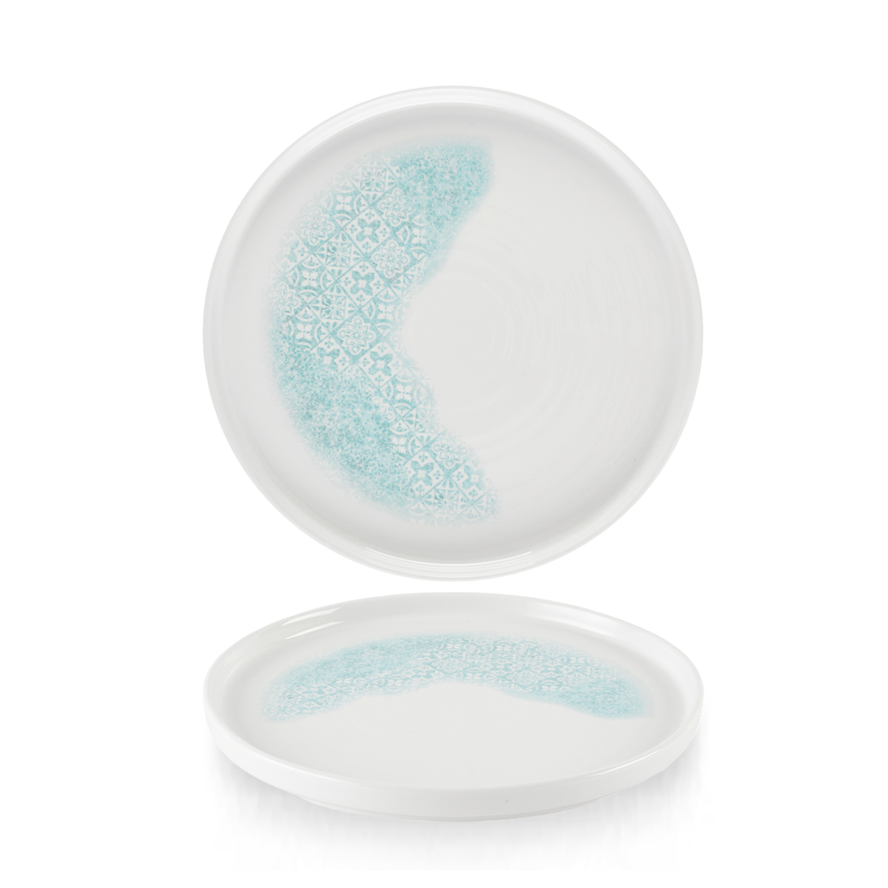 Zwei Teller mit blauem Muster.