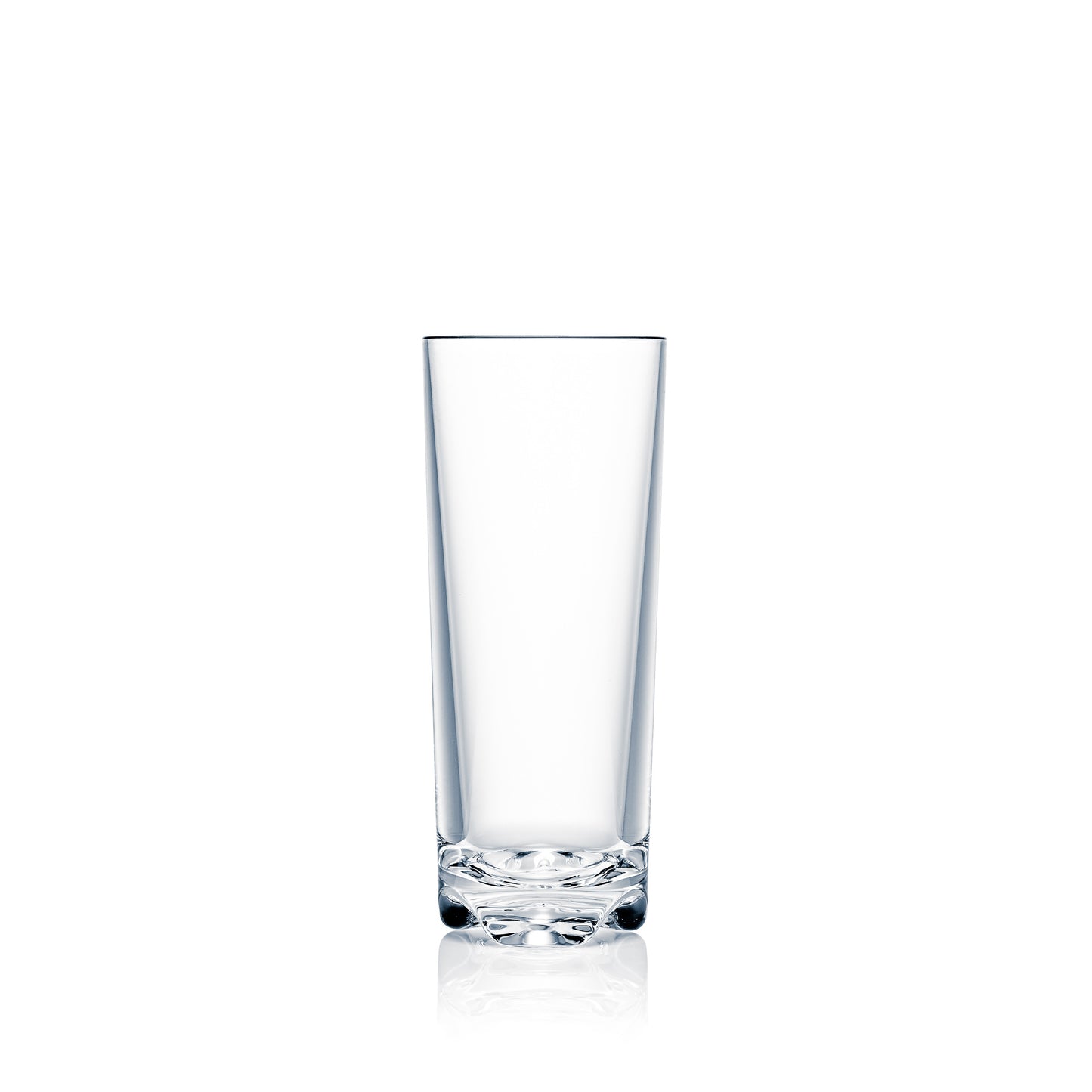 Leeres Trinkglas auf weißem Hintergrund.