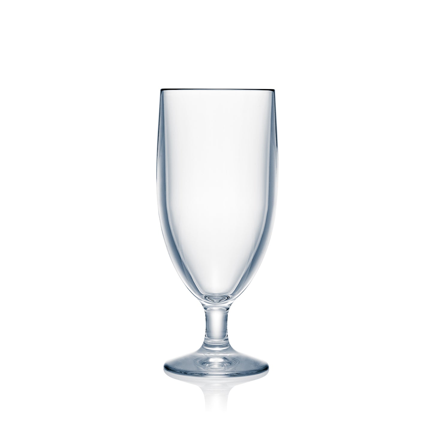 Leeres Glas auf weißem Hintergrund.