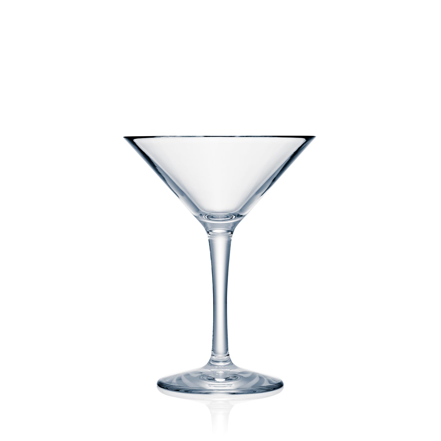 Leeres Cocktailglas auf weißem Hintergrund.