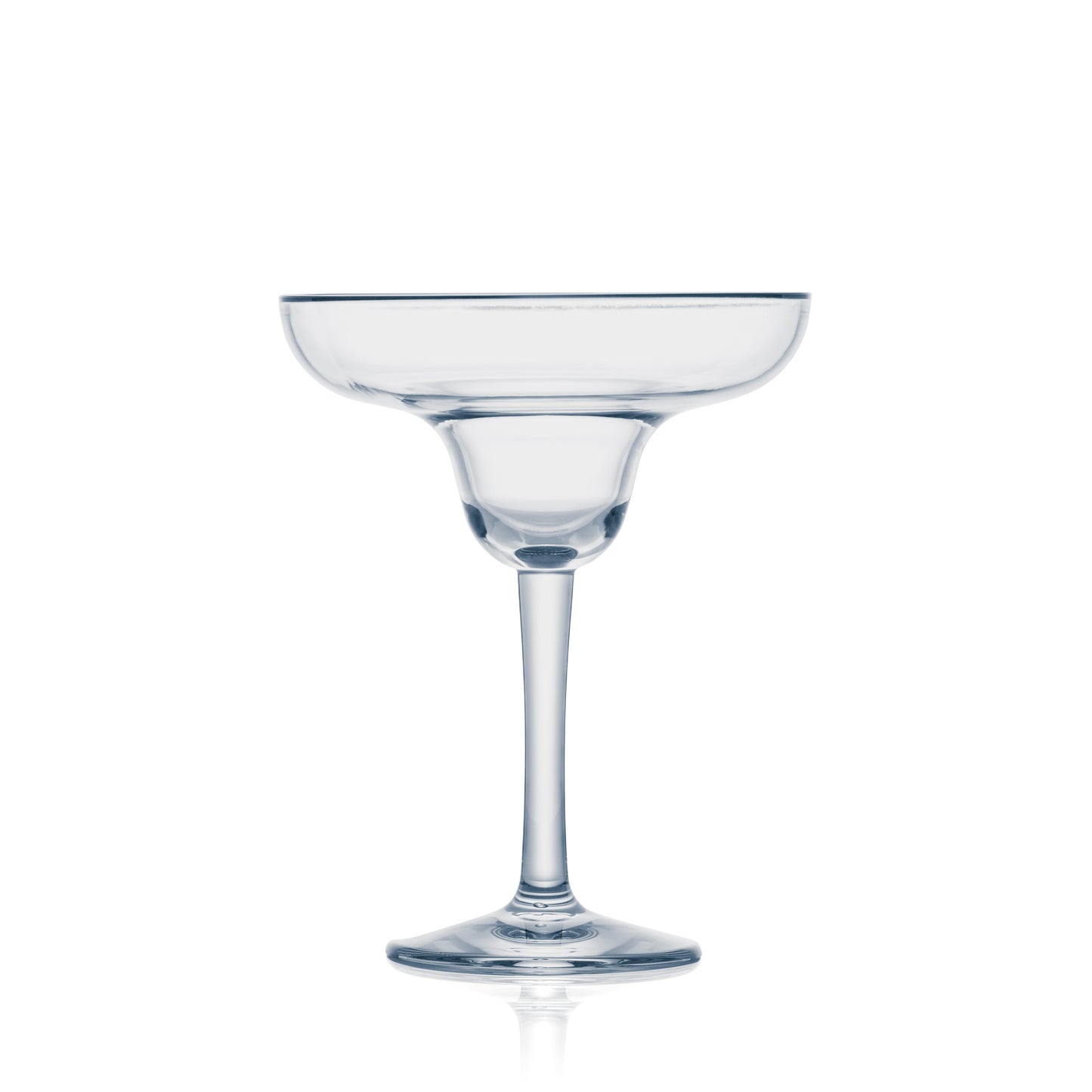 Leeres Cocktailglas auf weißem Hintergrund.
