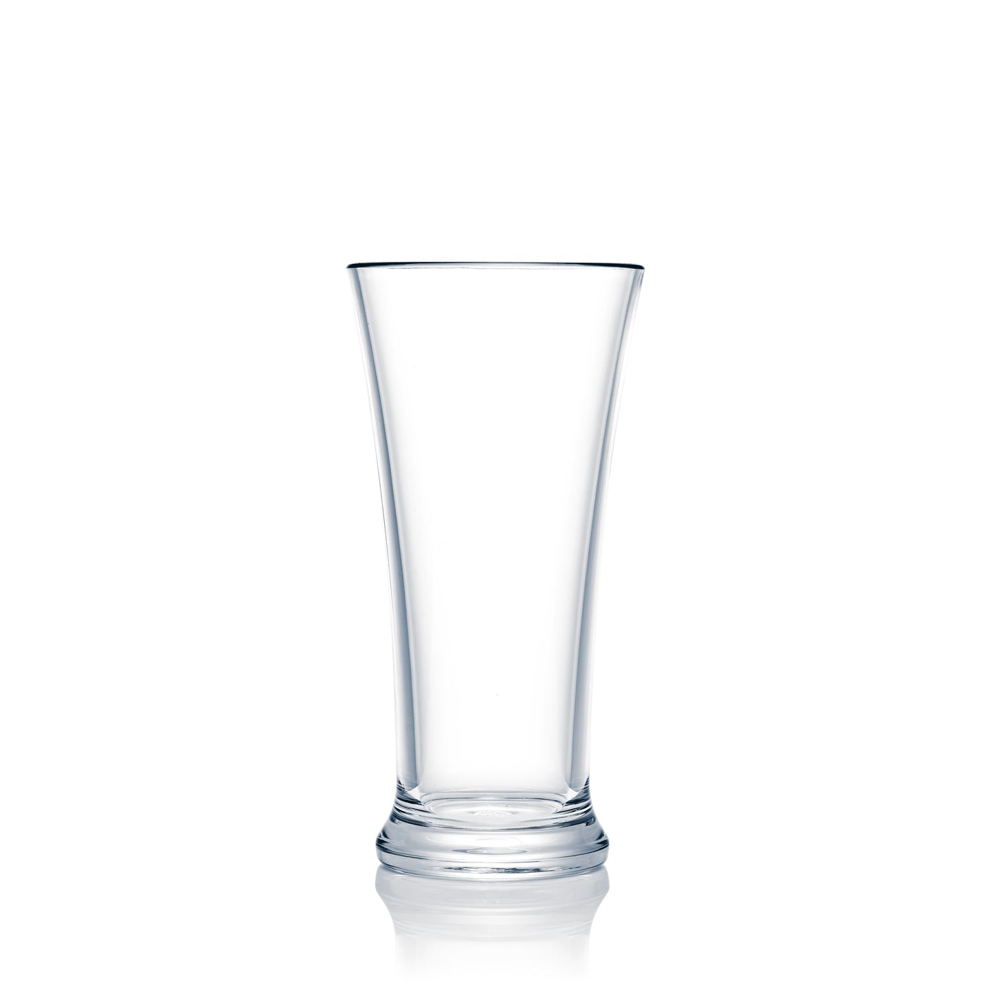 Leeres Bierglas auf weißem Hintergrund.