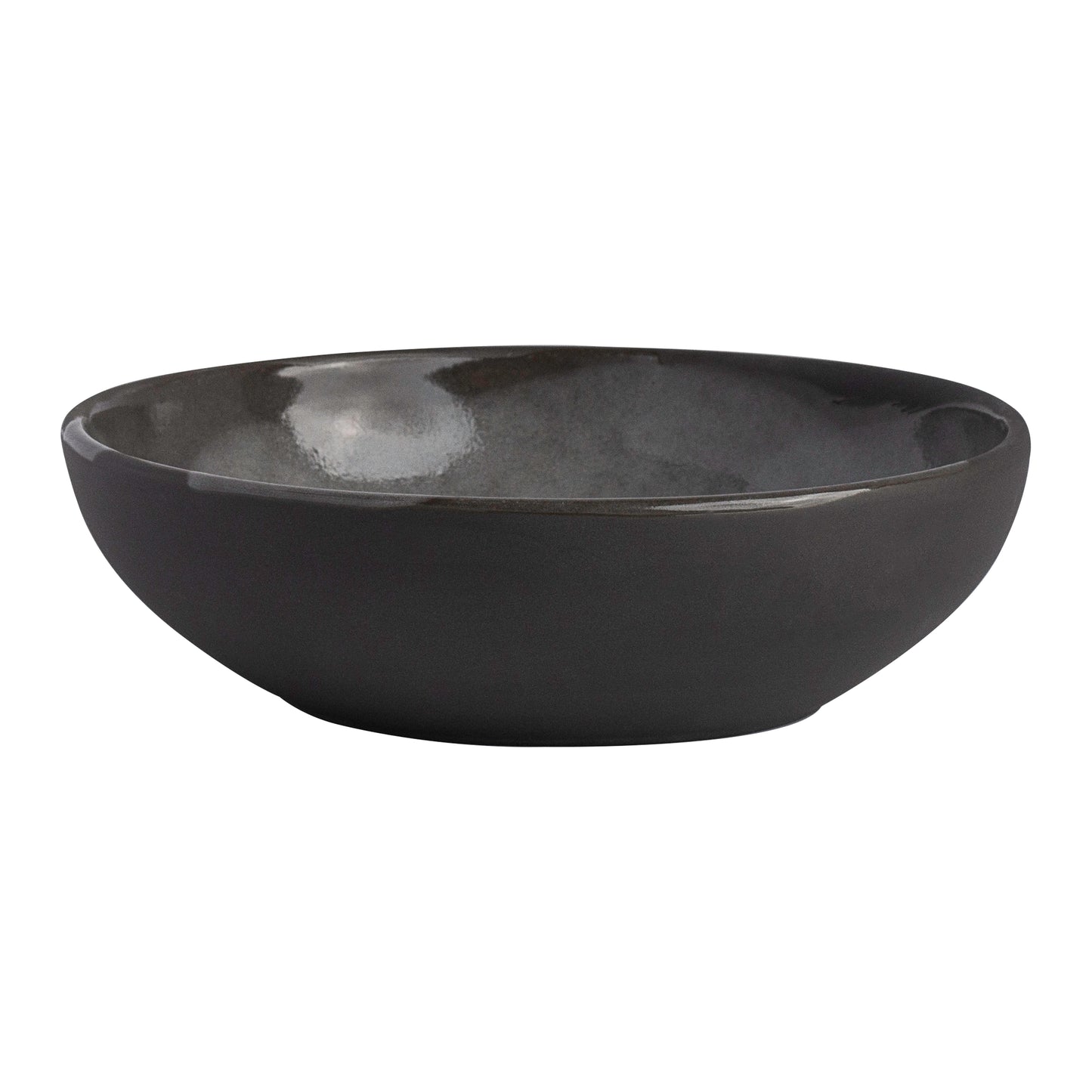 Schwarze Schüssel auf weißem Hintergrund.