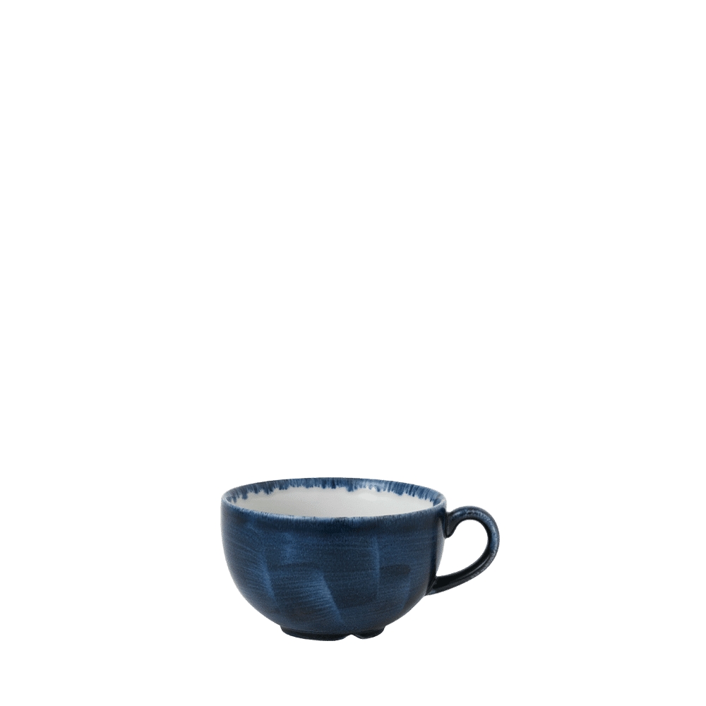 Blaue Kaffeetasse auf weißem Hintergrund