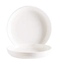 Zwei weiße, runde Teller.