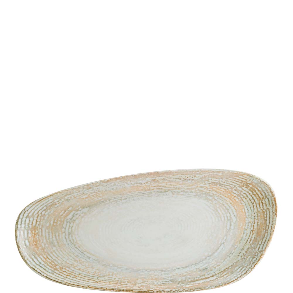 Ovaler, rustikaler Keramikteller, beige.