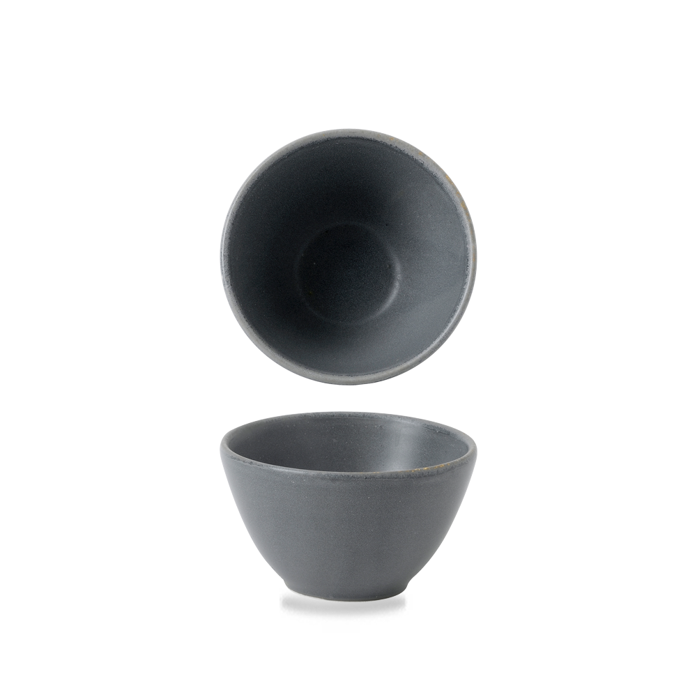 Zwei schwarze Schalen, minimalistisch gestaltet.