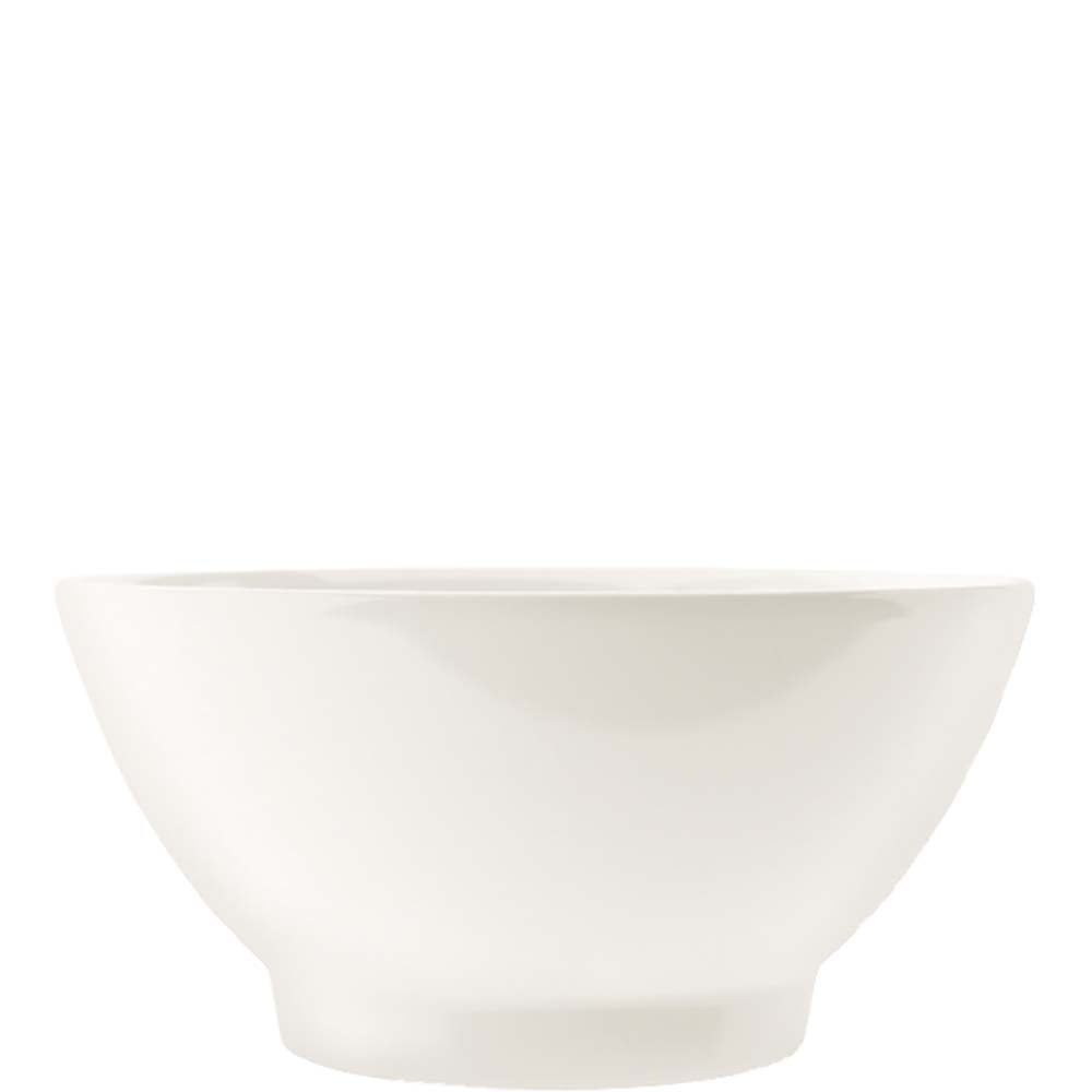 Weiße Schüssel auf weißem Hintergrund.