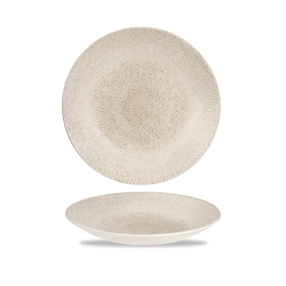 Zwei beige Teller, rustikales Design.