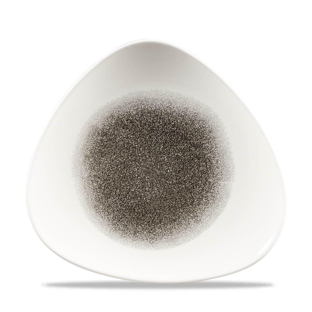 Dreieckiger Teller mit schwarzem Muster.