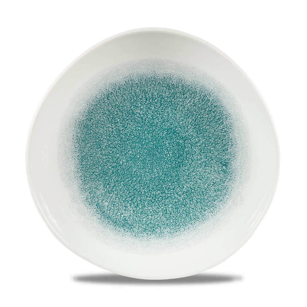 Weißer Teller mit blauem Muster.