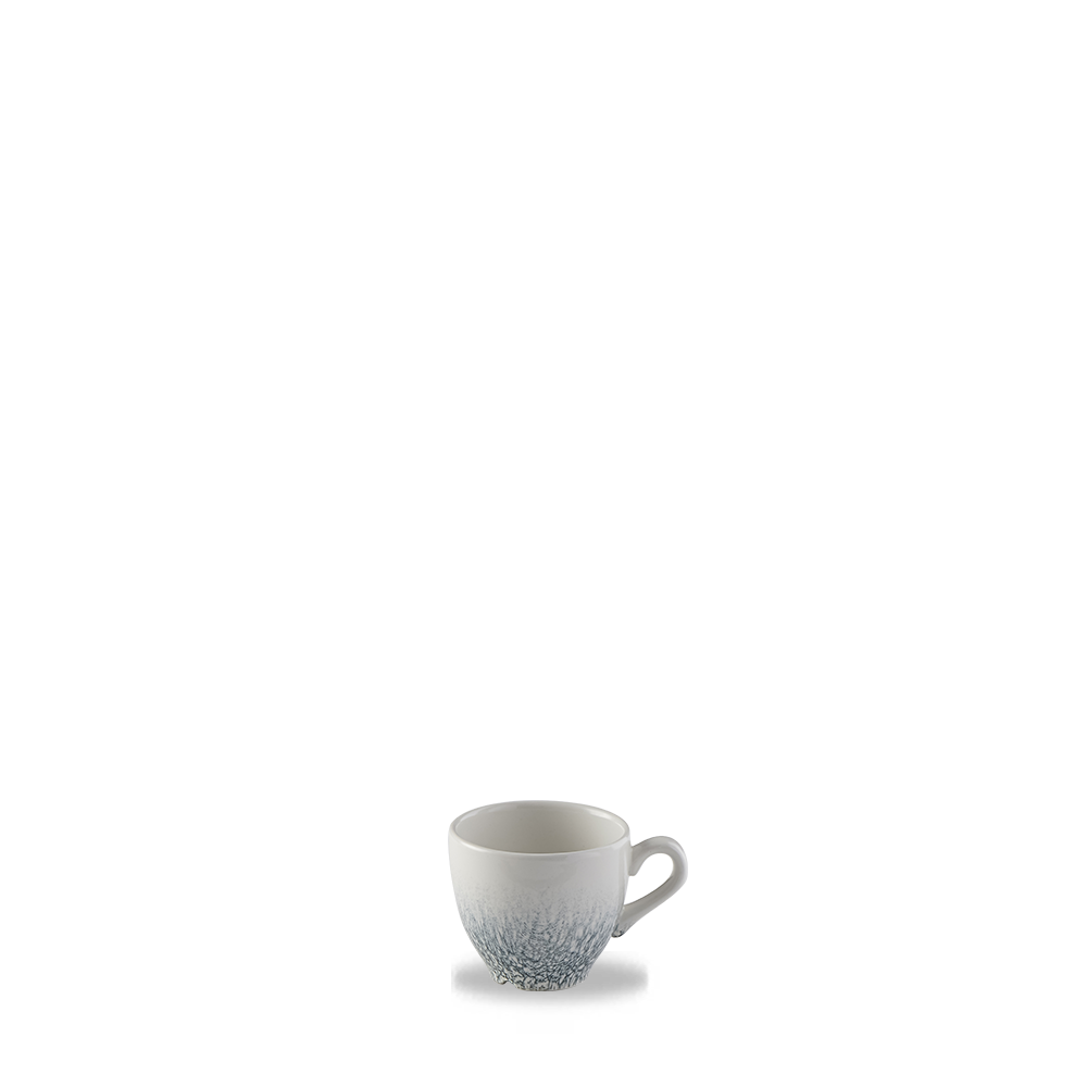 Weiße Tasse mit blauem Muster.