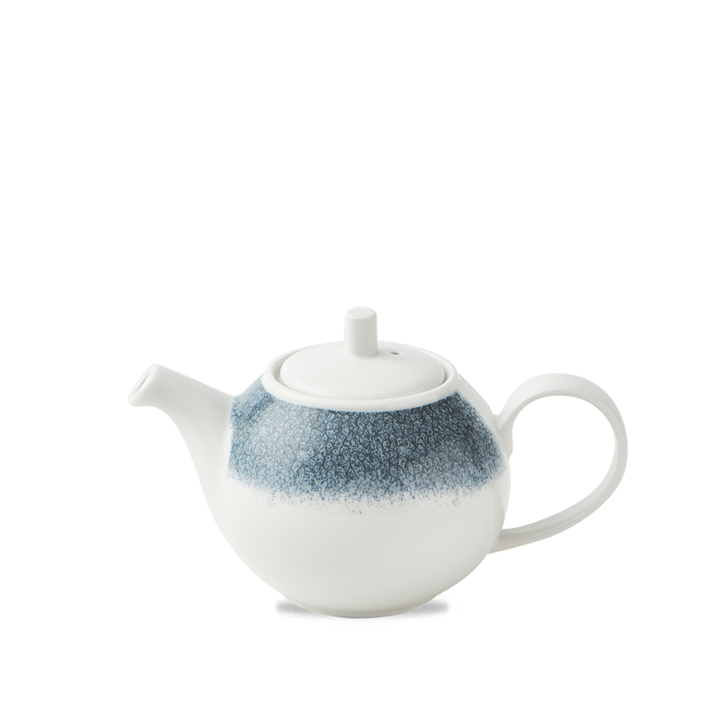 Weiße Teekanne mit blauem Muster.