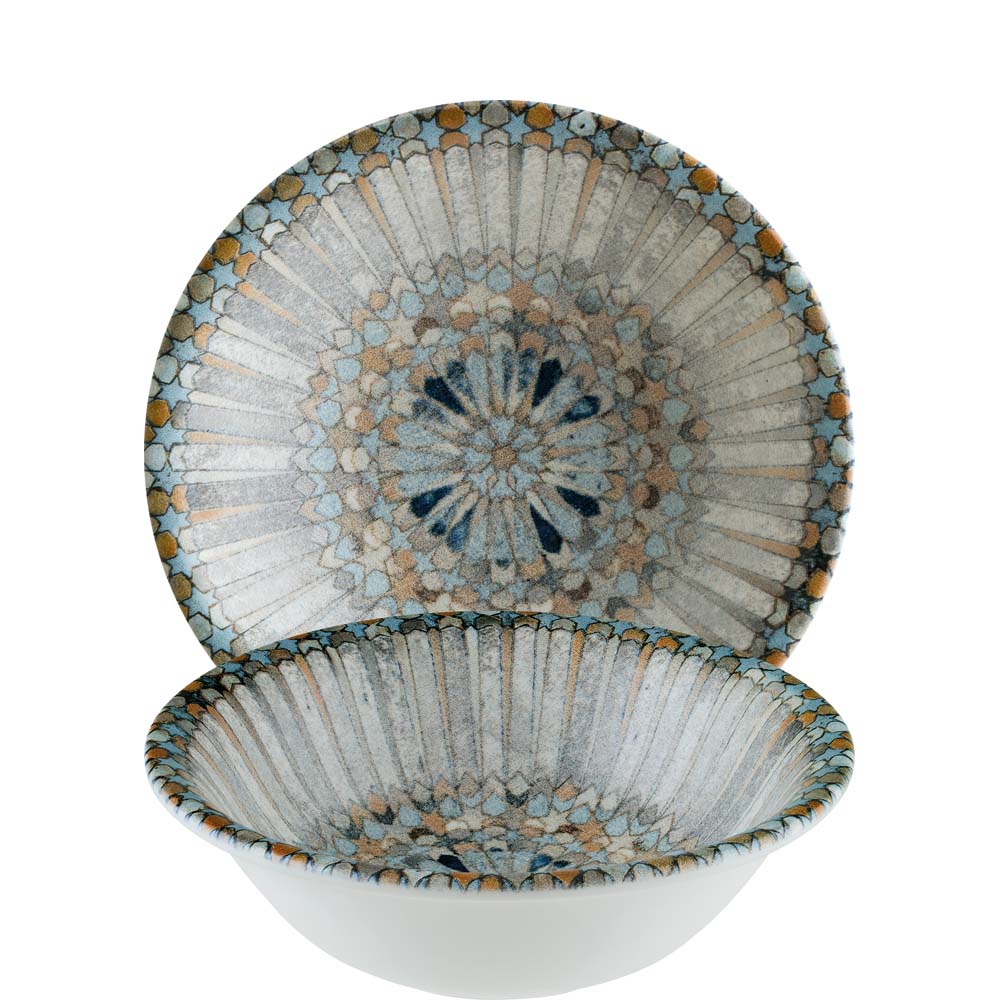 Zwei dekorative Teller mit Muster.