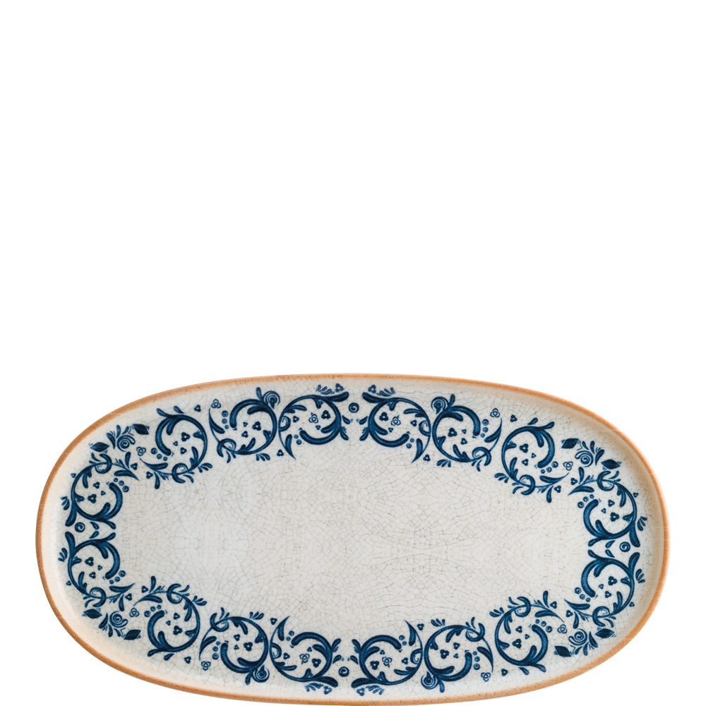 Ovaler Teller mit blauem Muster.