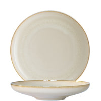 Zwei beige Teller, schlichtes Design.