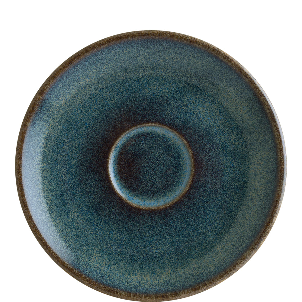 Blauer Keramikteller mit Muster.
