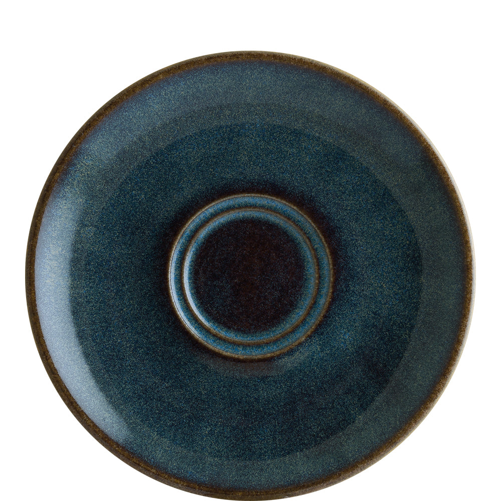 Blauer Keramikteller mit Muster.