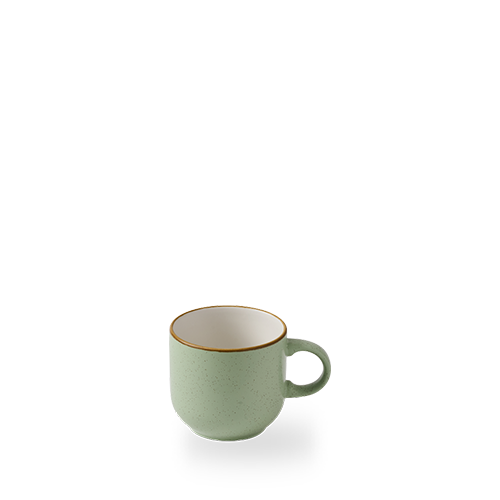 Grüne Kaffeetasse auf weißem Hintergrund