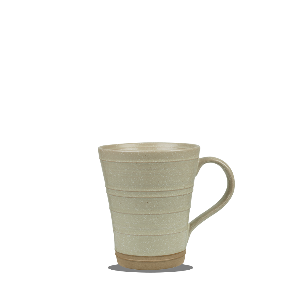 Beige Tasse mit Henkel.