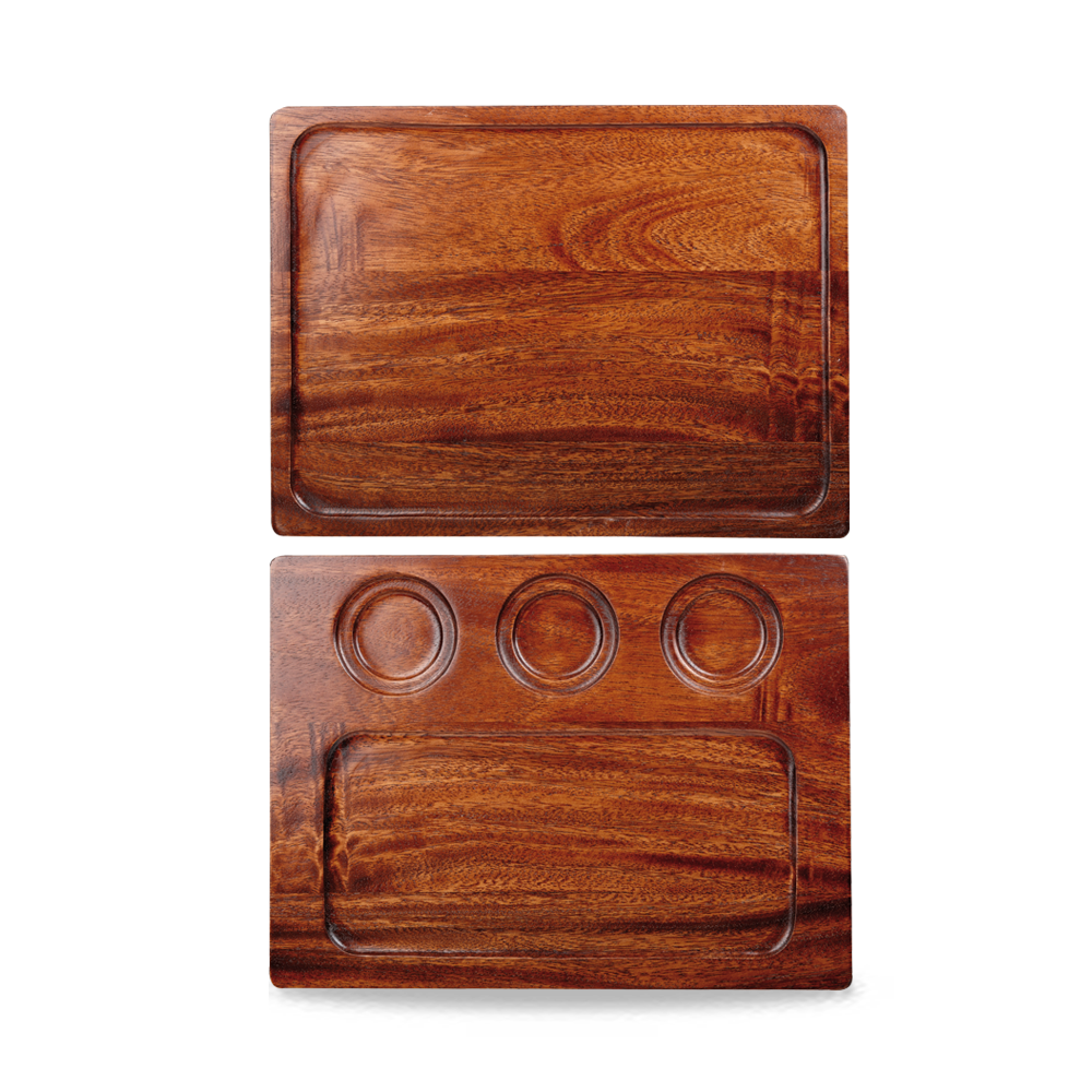 Holztabletts mit Vertiefungen.