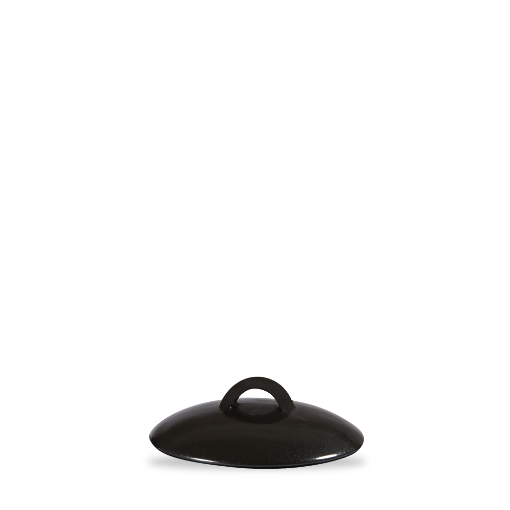 Schwarzer Topfdeckel auf weißem Hintergrund.