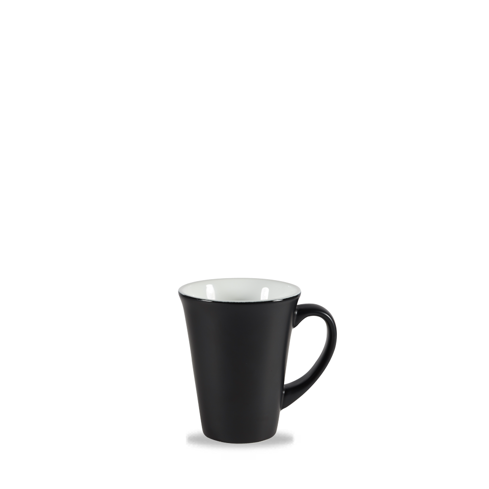 Schwarze Tasse auf weißem Hintergrund.