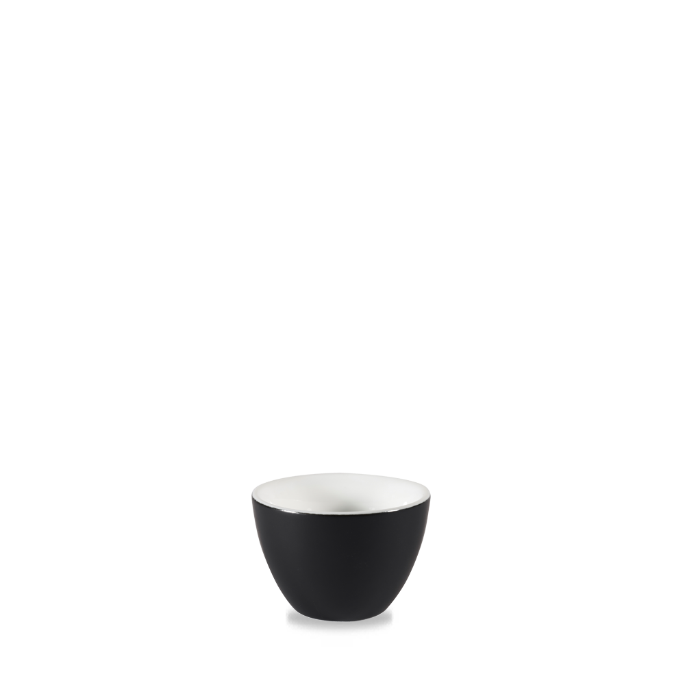 Schwarze Schale auf weißem Hintergrund.