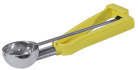 Gelber Portionierer mit Metallkugel.