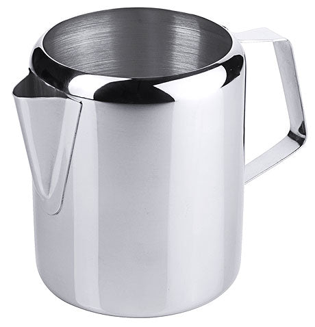 Silberner Milchkännchen aus Edelstahl.