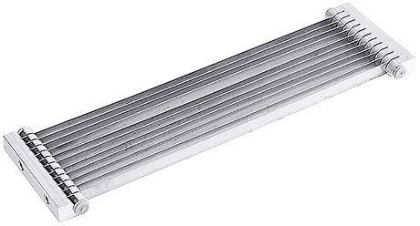 Metallischer Teigschneider mit Rollen.