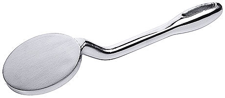 Metallischer Fleischklopfer mit Griff.