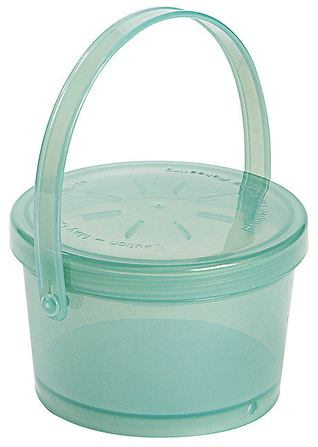 Grüner Eimer mit Deckel.
